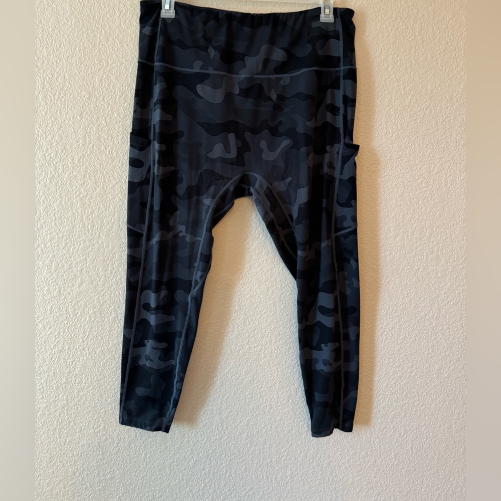Black camo plus size leggings with pocket. Size 3x